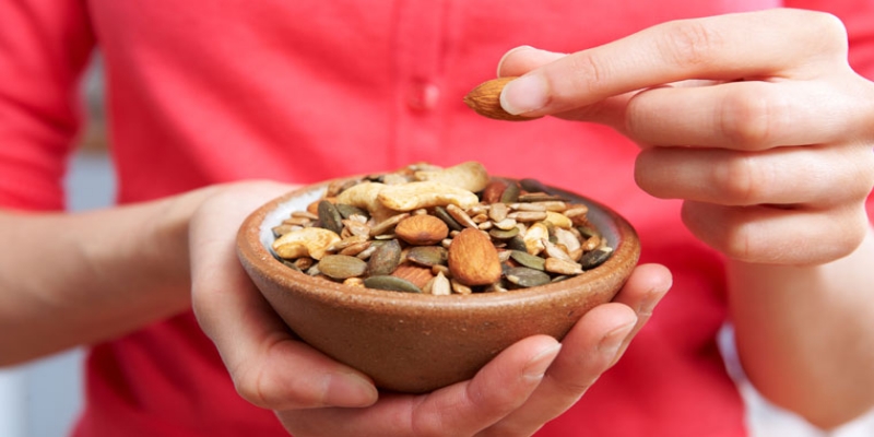 Đâu là cách mix các loại hạt giảm cân tốt?