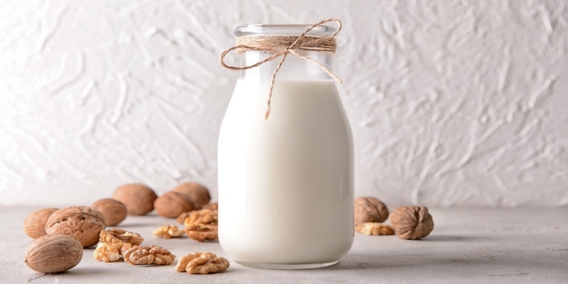 Giàu dưỡng chất quý nhưng sữa hạt óc chó có lượng calo tương đối