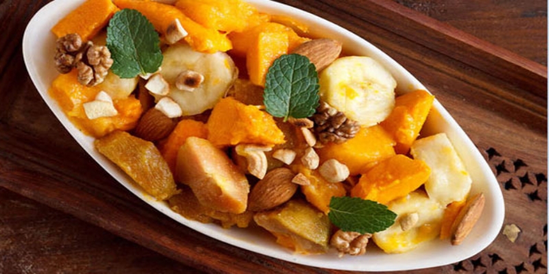 Salad với hạt hạnh nhân thái lát là một cách kết hợp để duy trì cân nặng