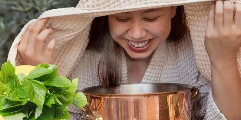 Xông tinh dầu trị covid-19 chỉ là biện pháp hỗ trợ