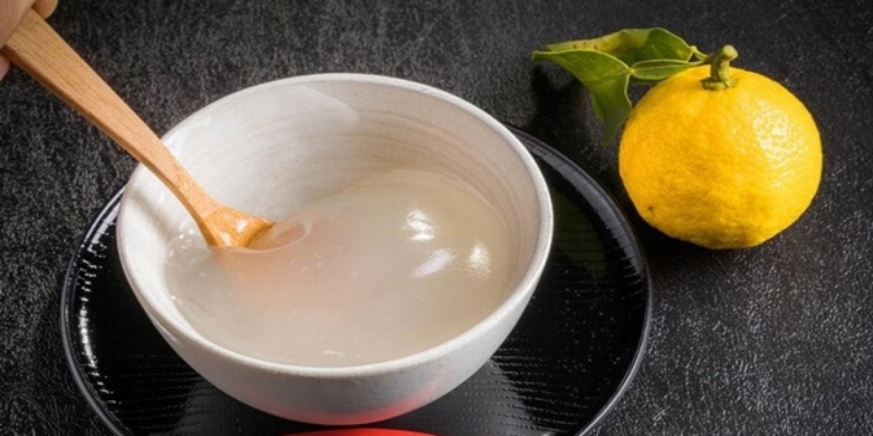 Bạn cũng có thể thêm trái cây vào món sắn dây mật ong