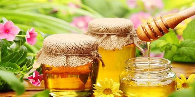 Mật ong ăn với gì chết?