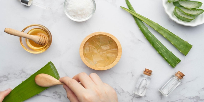 Phụ nữ hay thắc mắc ăn nha đam với mật ong có tác dụng gì?
